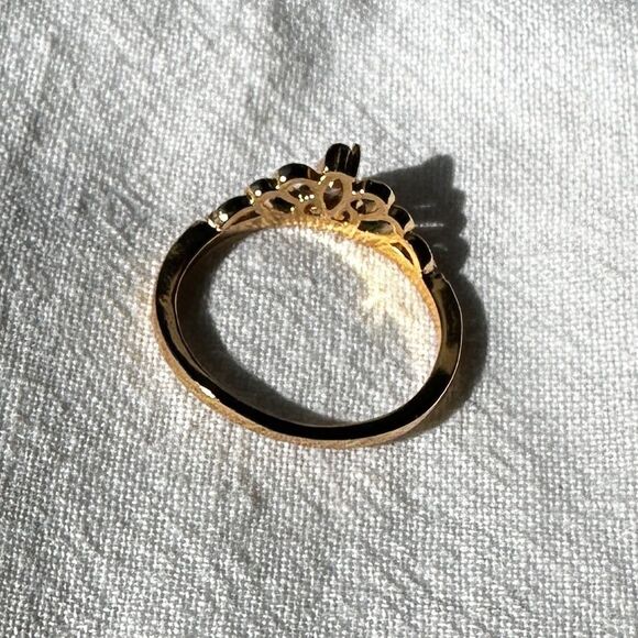 NEW Elegant Rose Gold Plated Dainty Tiara Crown Ring w/ Clear CZ Stones Size 9 - Picture 10 of 12